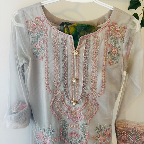 Sapphire 3 piece suit - Picture 3 of 3